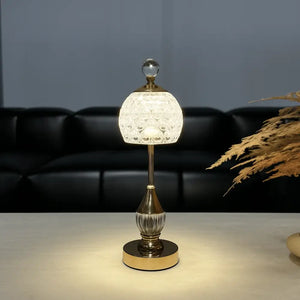 Abajur Sem Fio Cristal Dourado, abajur sem fio, abajur para quarto, abajur dourado, abajur de toque, abajur cristal, Luminária de Cristal, luminária de mesa cristal, luminária de cristal sem fio, luminária sem fio, luminária sem fio recarregável, luminária recarregável