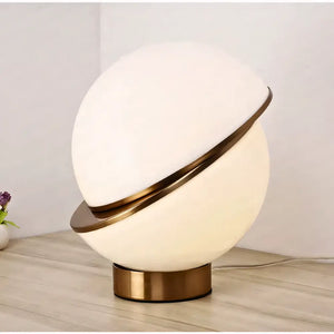 Luminária de Mesa Abajur Globo Dourada Minimalista Radiant