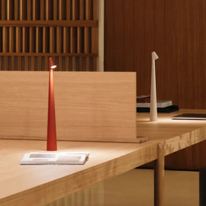 luminária de mesa sem fio, luminária recarregável usb, luminária com toque, luminária minimalista moderna, luminária portátil para leitura, abajur moderno para cabeceira, luminária decorativa design, luminária sem fio para camping, luminária funcional elegante, luminária portátil africa, luminária africa