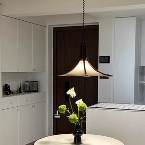 lustre vidro,
Lustre preto,
lustre pendente vidro,
lustre moderno,
lustre minimalista,
lustre fumê,
lustre cristal,
lustre para cozinha,
lustre para sala de estar,
lustre de teto,