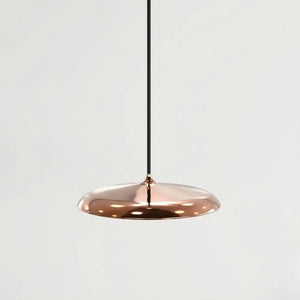 Lustre Pendente Macaron na cor Rose Gold (Cobre). Luminária de teto moderna com acabamento metalizado espelhado e design ultrafino