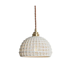 Luminária Pendente de Cerâmica Japonesa Kumiko em fundo branco com cúpula vazada