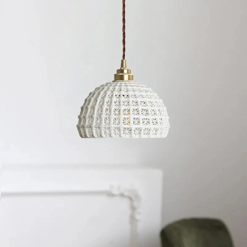 Luminária Pendente de Cerâmica Japonesa Kumiko em ambiente minimalista