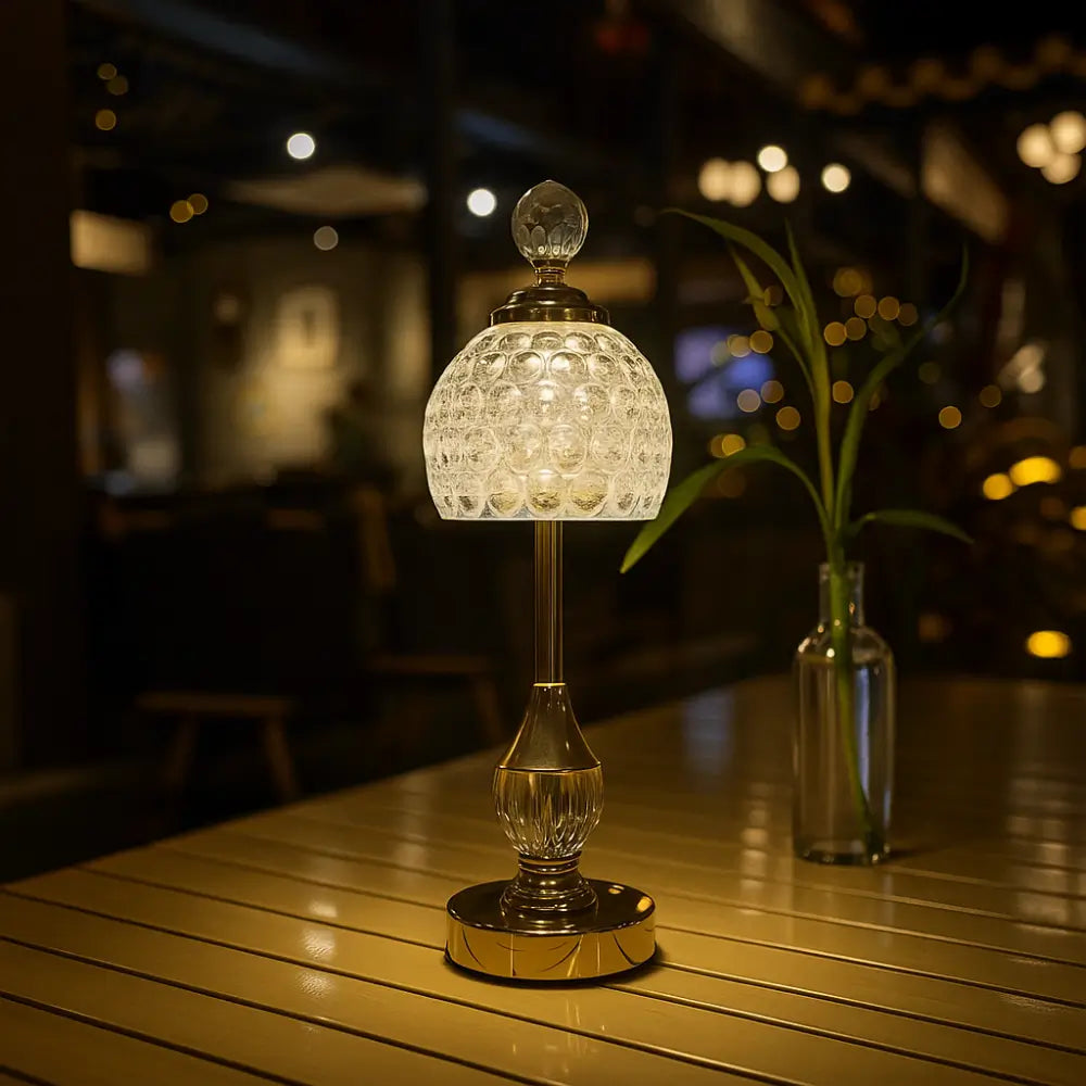 Luminária de Mesa Cristal Sem Fio Dourada, elegante e sofisticada