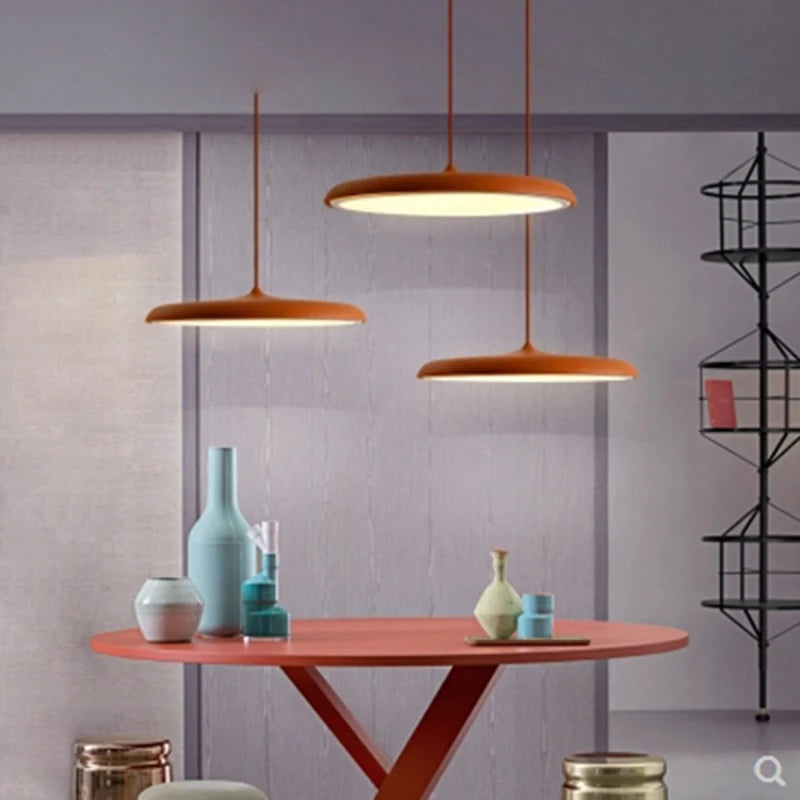 lustre vidro, 
Lustre preto, 
lustre pendente vidro, 
lustre moderno, 
lustre minimalista, 
lustre fumê, 
lustre cristal,
lustre para cozinha,
lustre para sala de estar,
lustre de teto, 