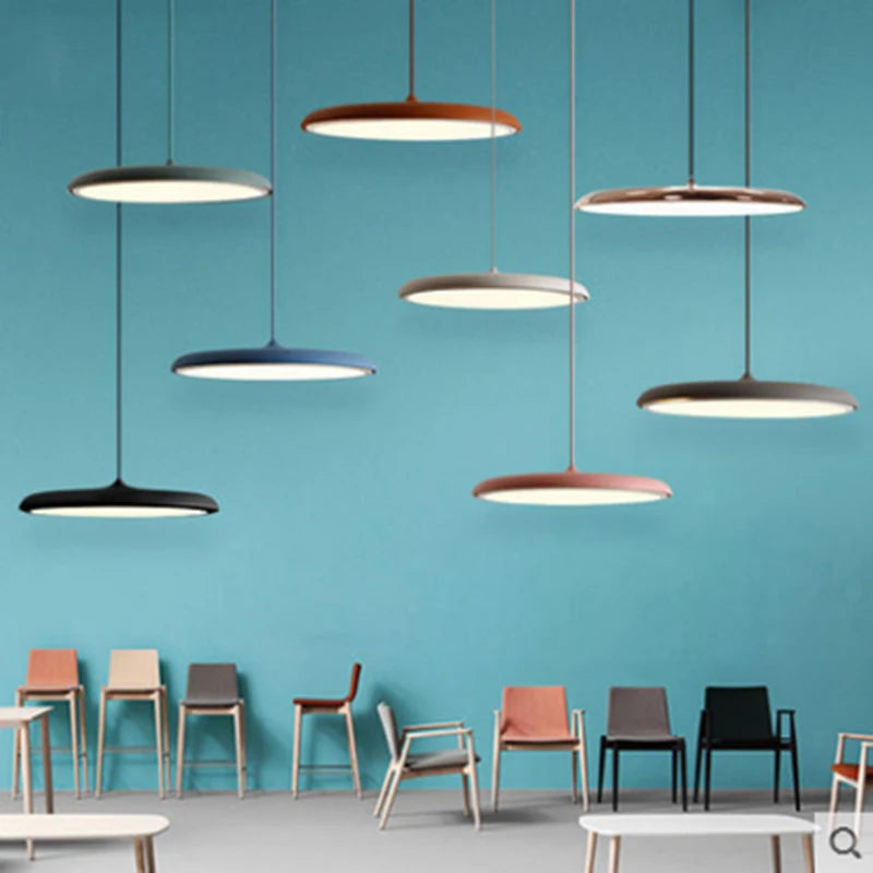 lustre vidro, 
Lustre preto, 
lustre pendente vidro, 
lustre moderno, 
lustre minimalista, 
lustre fumê, 
lustre cristal,
lustre para cozinha,
lustre para sala de estar,
lustre de teto, 