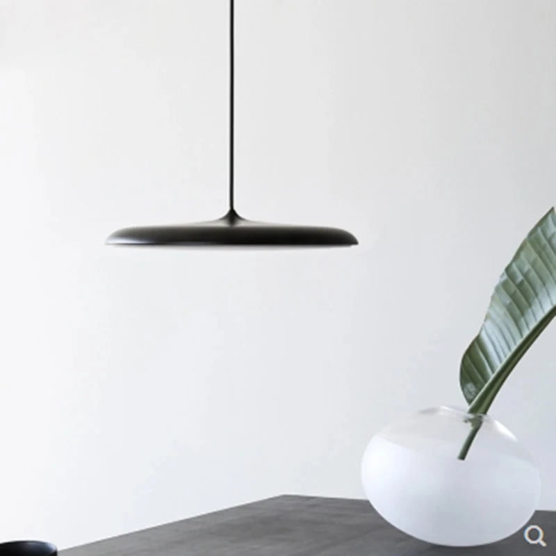 lustre vidro, 
Lustre preto, 
lustre pendente vidro, 
lustre moderno, 
lustre minimalista, 
lustre fumê, 
lustre cristal,
lustre para cozinha,
lustre para sala de estar,
lustre de teto, 