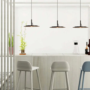 luminária pendente moderna, luminária led minimalista, pendente preto para sala, luminária de teto preta, pendente design clean, pendente led 28cm, pendente led 35cm, iluminação moderna, luminária para bancada, pendente preto cozinha, luminária pendente com controle remoto, iluminação decorativa preta, pendente com luz quente fria, luminária suspensa moderna, luminária contemporânea preto