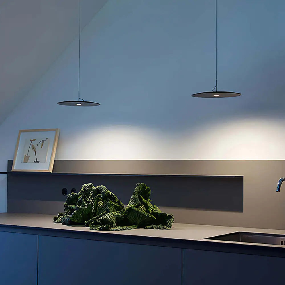 luminária pendente moderna, luminária led minimalista, pendente preto para sala, luminária de teto preta, pendente design clean, pendente led 28cm, pendente led 35cm, iluminação moderna, luminária para bancada, pendente preto cozinha, luminária pendente com controle remoto, iluminação decorativa preta, pendente com luz quente fria, luminária suspensa moderna, luminária contemporânea preto