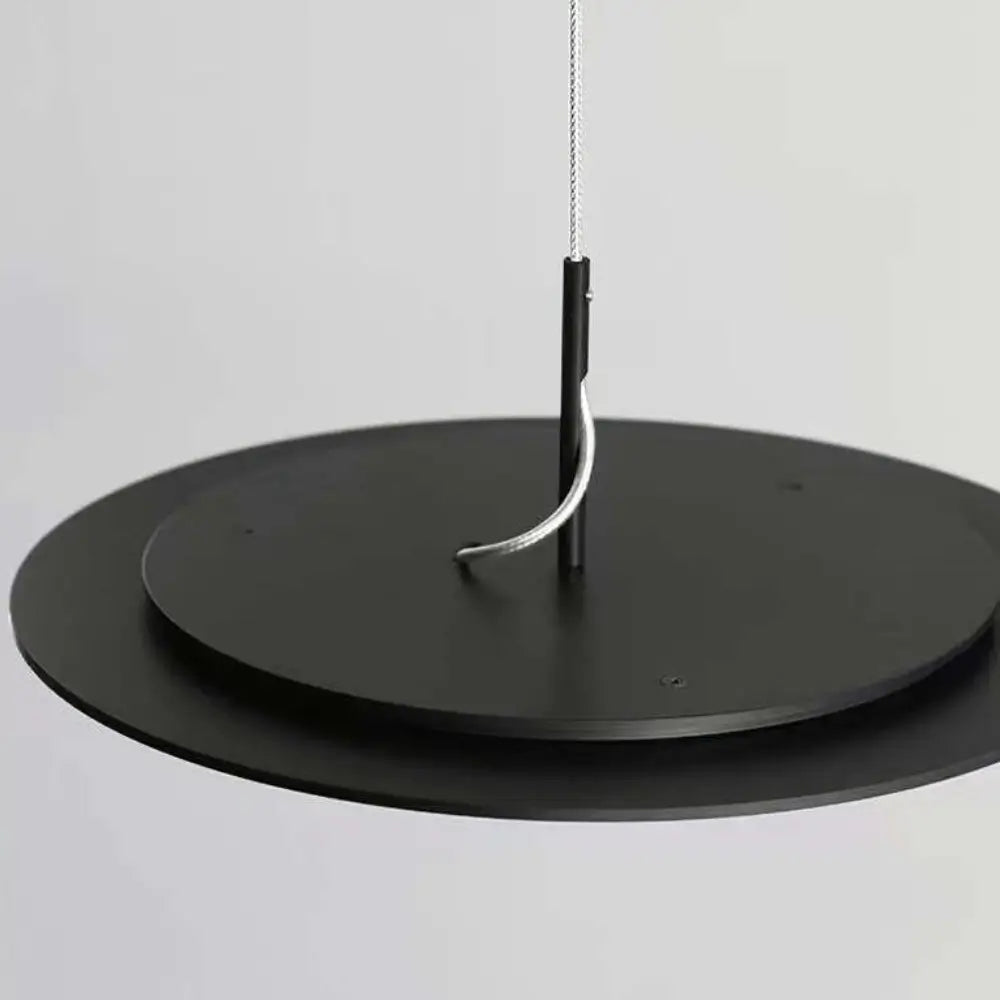 luminária pendente moderna, luminária led minimalista, pendente preto para sala, luminária de teto preta, pendente design clean, pendente led 28cm, pendente led 35cm, iluminação moderna, luminária para bancada, pendente preto cozinha, luminária pendente com controle remoto, iluminação decorativa preta, pendente com luz quente fria, luminária suspensa moderna, luminária contemporânea preto