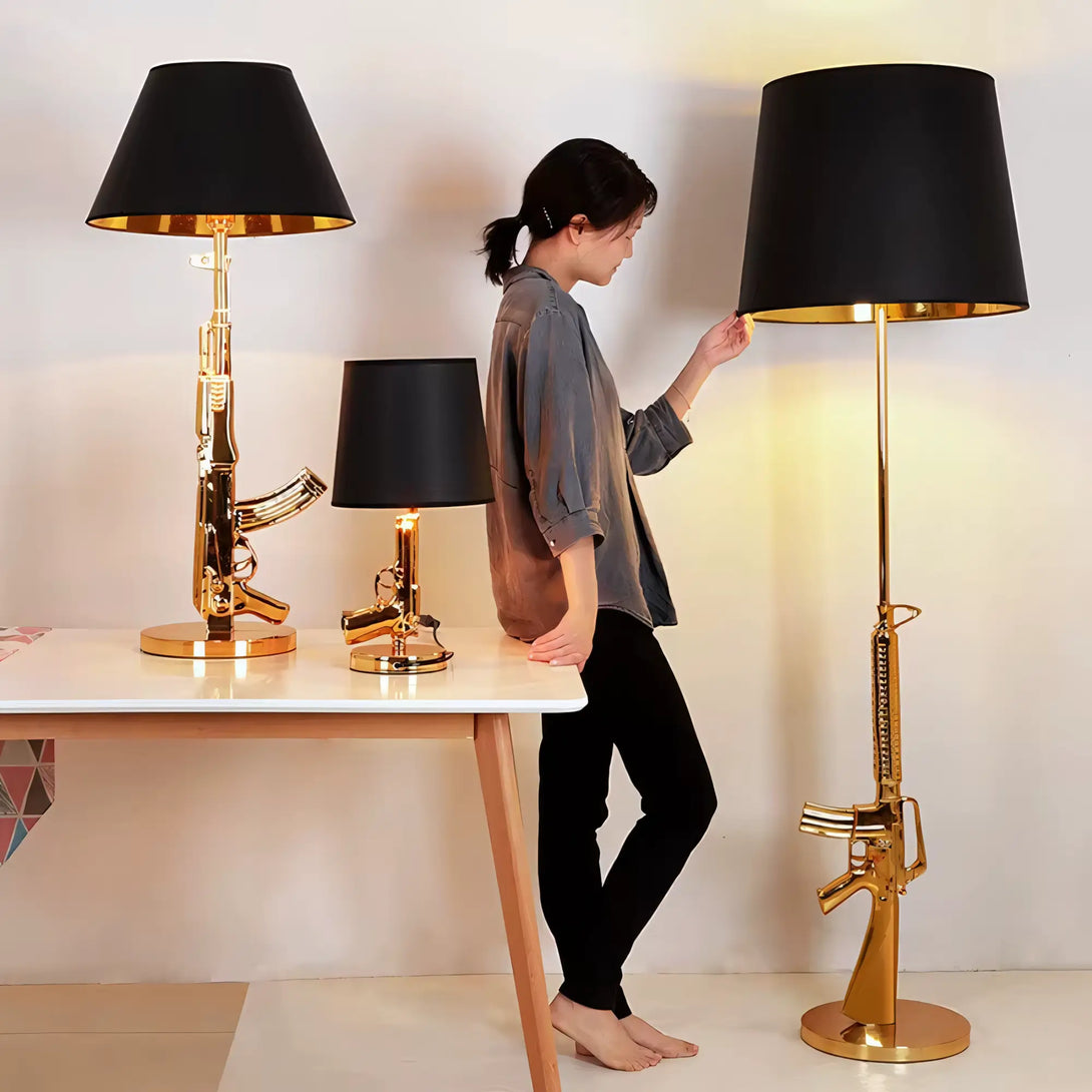Luminária dourada para decoração sofisticada