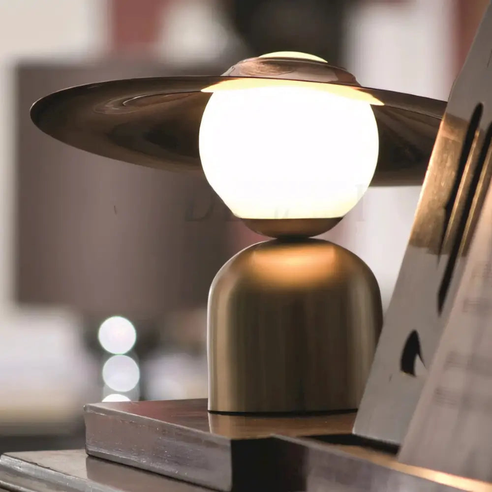 Luminária de Mesa Abajur Dourado Bola Moderno Minimalista Radiant