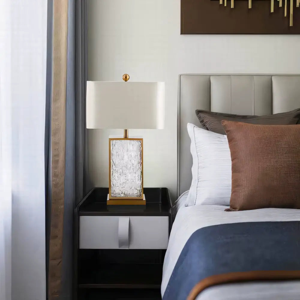 Luminária de Mesa Abajur Dourado Moderno Minimalista Vidro Tecido Radiant