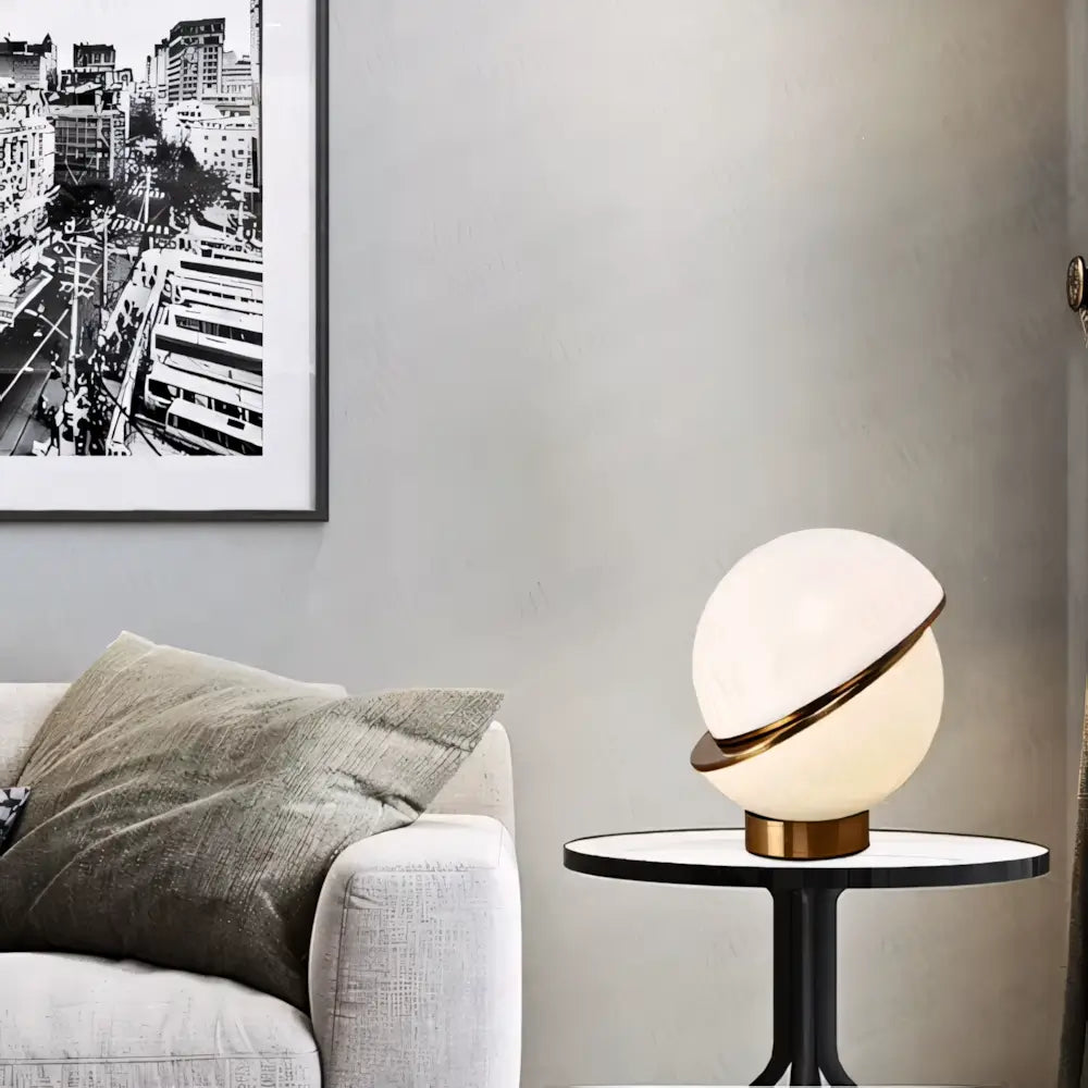 Luminária de Mesa Abajur Globo Dourada Minimalista Radiant