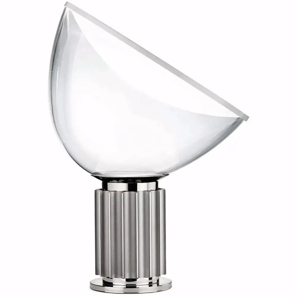 uminária Taccia, luminária de mesa com cúpula de vidro, luminária escultural de design italiano, abajur marrom minimalista, luminária Castiglioni, iluminação de alto padrão, luminária com luz indireta orientável, luminária para sala sofisticada, luminária com soquete E27, iluminação decorativa para interiores