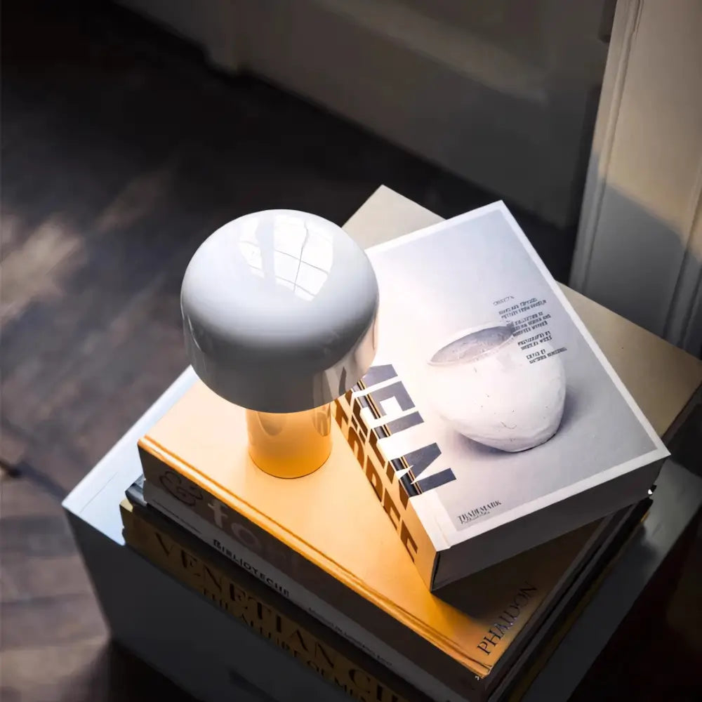 Luminária de Mesa Abajur Touch Moderno Minimalista Bellhop branco