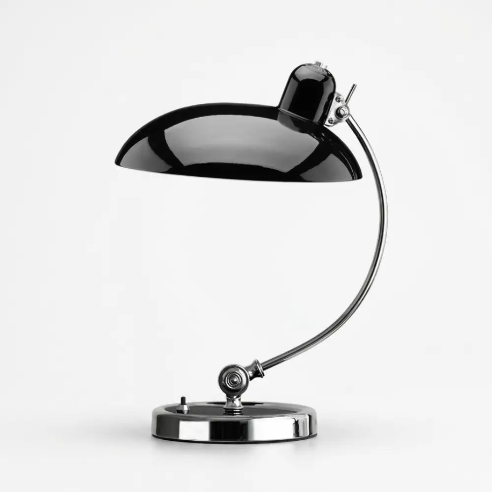 Luminária de mesa retrô Danish em metal fosco — Radiantbr, LED 7W 3000K, fundo neutro estúdio
