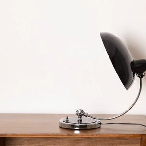 Luminária de mesa home office Danish altura 42,5cm — posicionamento ideal para ergonomia visual em uso prolongado