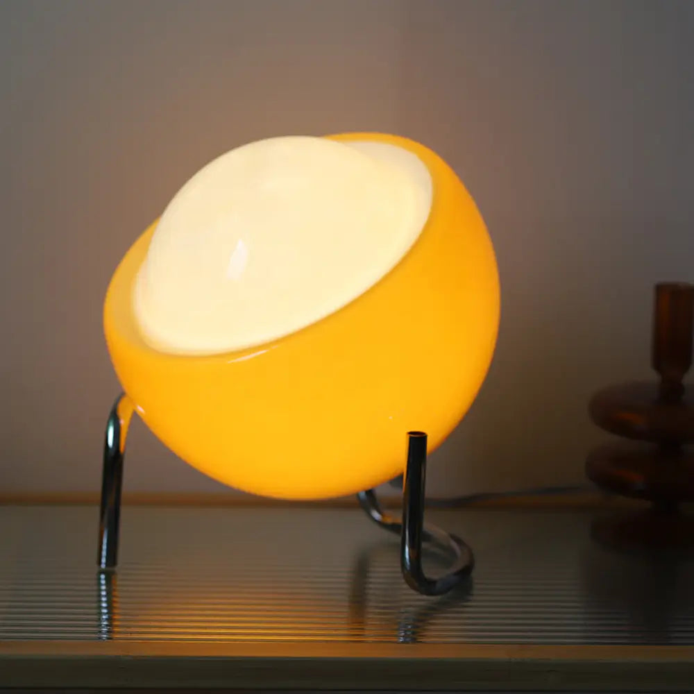 luminária de mesa retrô, luminária bauhaus, abajur vidro laranja, luminária moderna decorativa, abajur colorido quarto, luminária decorativa design, luminária para sala bauhaus, luminária minimalista mesa, iluminação de design, luminária de vidro colorida, abajur elegante vintage