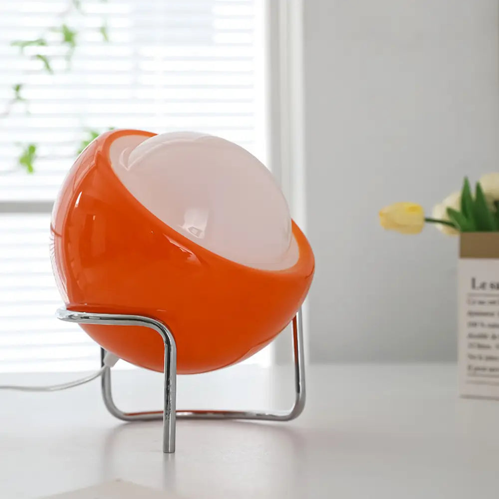 luminária de mesa retrô, luminária bauhaus, abajur vidro laranja, luminária moderna decorativa, abajur colorido quarto, luminária decorativa design, luminária para sala bauhaus, luminária minimalista mesa, iluminação de design, luminária de vidro colorida, abajur elegante vintage