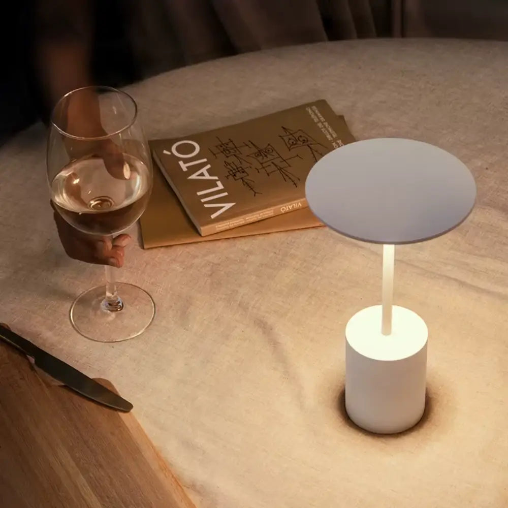 luminária de mesa sem fio, luminária led recarregável, luminária com sensor de toque, luminária moderna portátil, abajur sem fio decorativo, luminária para sala sofisticada, abajur minimalista recarregável, luminária de alumínio usb, luminária de cabeceira com bateria, luminária portátil com 3 temperaturas de cor, luminaria Yoru