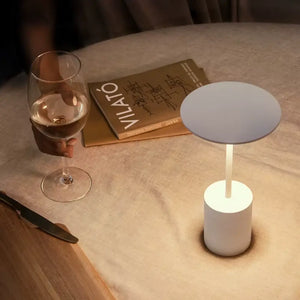 luminária de mesa sem fio, luminária led recarregável, luminária com sensor de toque, luminária moderna portátil, abajur sem fio decorativo, luminária para sala sofisticada, abajur minimalista recarregável, luminária de alumínio usb, luminária de cabeceira com bateria, luminária portátil com 3 temperaturas de cor, luminaria Yoru