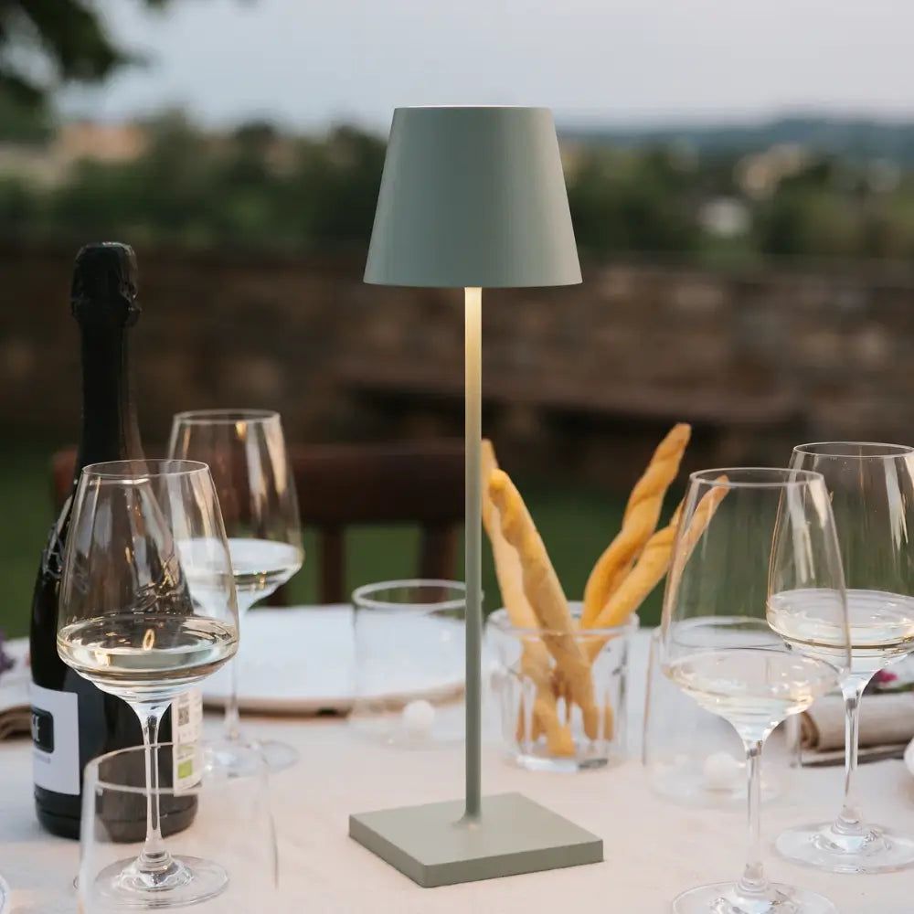 Luminaria de Mesa Sem Fio Recarregavel Poldina Pro