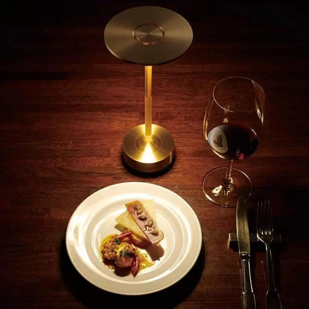 Luminaria de Mesa Touch Moderna Minimalista Metal Lumi