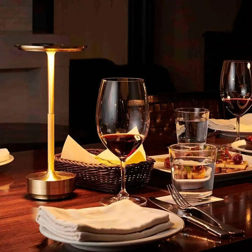 Luminaria de Mesa Touch Moderna Minimalista Metal Lumi