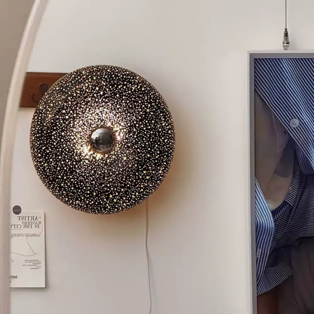 luminária de parede preta, luminária de vidro estrelado, luminária donut, luminária decorativa LED, luminária de parede quarto, luminária com luz tricolor, luminária sofisticada, luminária parede moderna, luminária de parede com toque, luminária criativa LED, luminária radiant parede, iluminação decorativa quarto, luminária donuts, luminária de parede donuts, luminária donuts preta