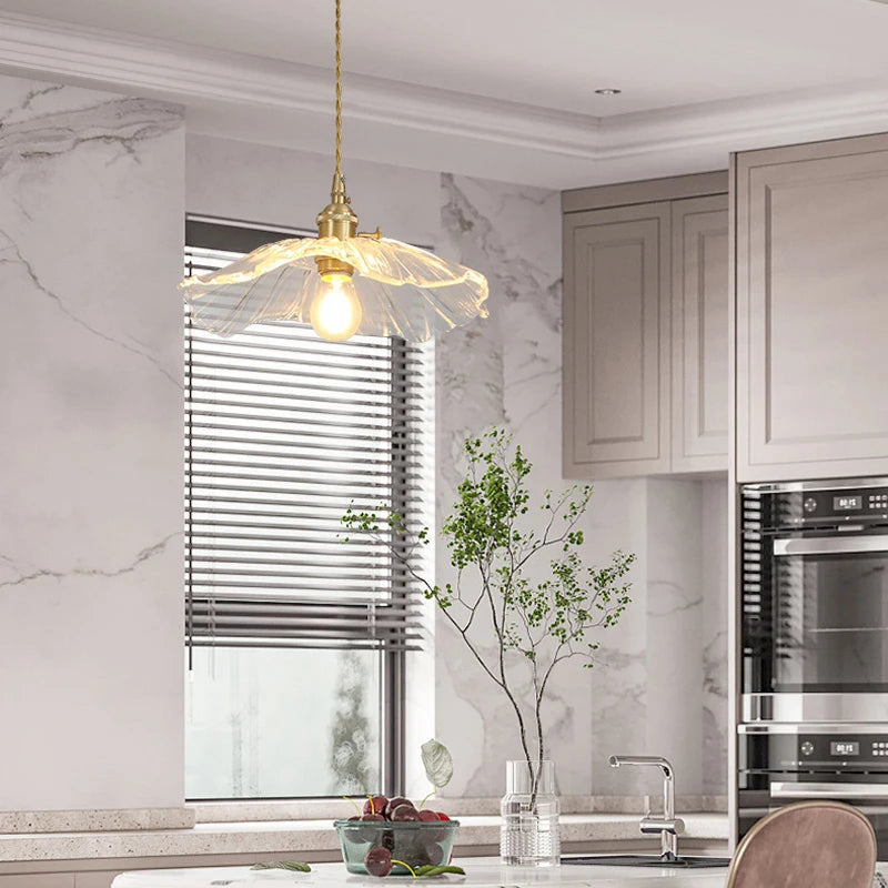 lustre vidro, 
Lustre preto, 
lustre pendente vidro, 
lustre moderno, 
lustre minimalista, 
lustre fumê, 
lustre cristal,
lustre para cozinha,
lustre para sala de estar,
lustre de teto, 