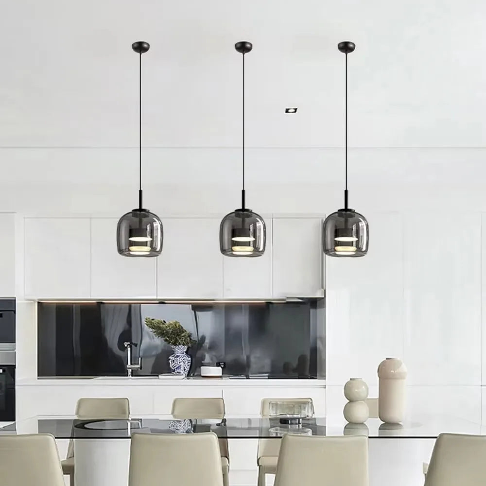 lustre vidro, 
Lustre preto, 
lustre pendente vidro, 
lustre moderno, 
lustre minimalista, 
lustre fumê, 
lustre cristal,
lustre para cozinha,
lustre para sala de estar,
lustre de teto, 
