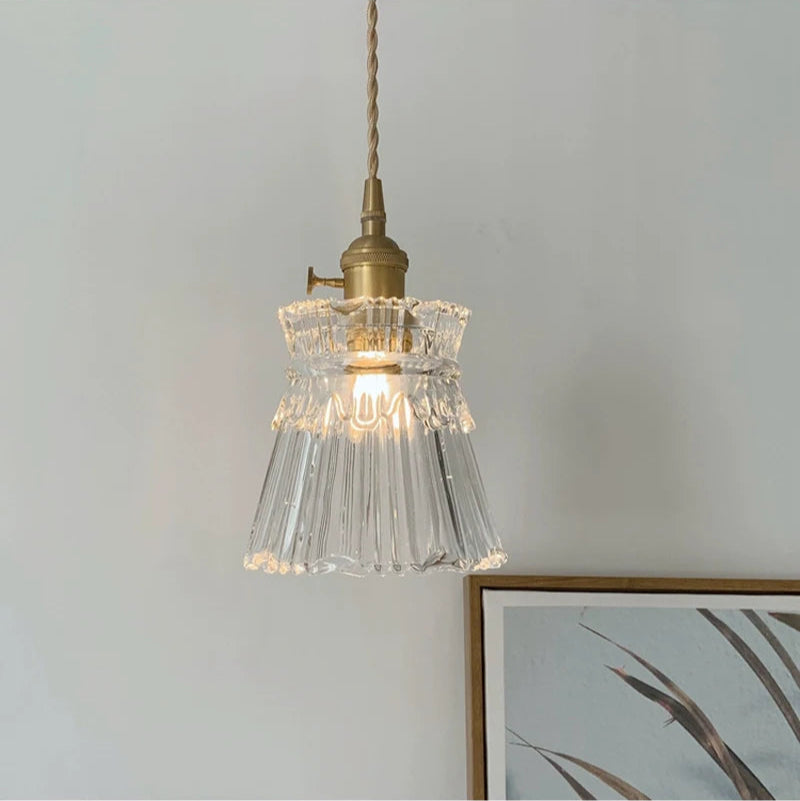 lustre vidro, 
Lustre preto, 
lustre pendente vidro, 
lustre moderno, 
lustre minimalista, 
lustre fumê, 
lustre cristal,
lustre para cozinha,
lustre para sala de estar,
lustre de teto, 