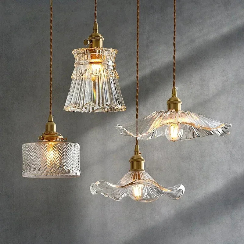 lustre vidro, 
Lustre preto, 
lustre pendente vidro, 
lustre moderno, 
lustre minimalista, 
lustre fumê, 
lustre cristal,
lustre para cozinha,
lustre para sala de estar,
lustre de teto, 