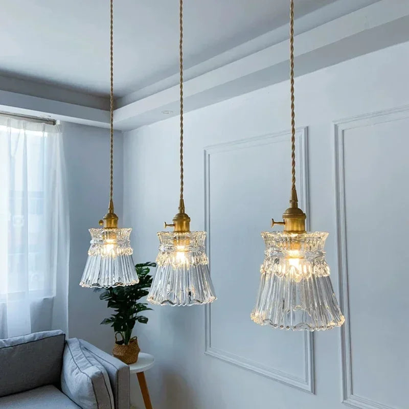 lustre vidro, 
Lustre preto, 
lustre pendente vidro, 
lustre moderno, 
lustre minimalista, 
lustre fumê, 
lustre cristal,
lustre para cozinha,
lustre para sala de estar,
lustre de teto, 