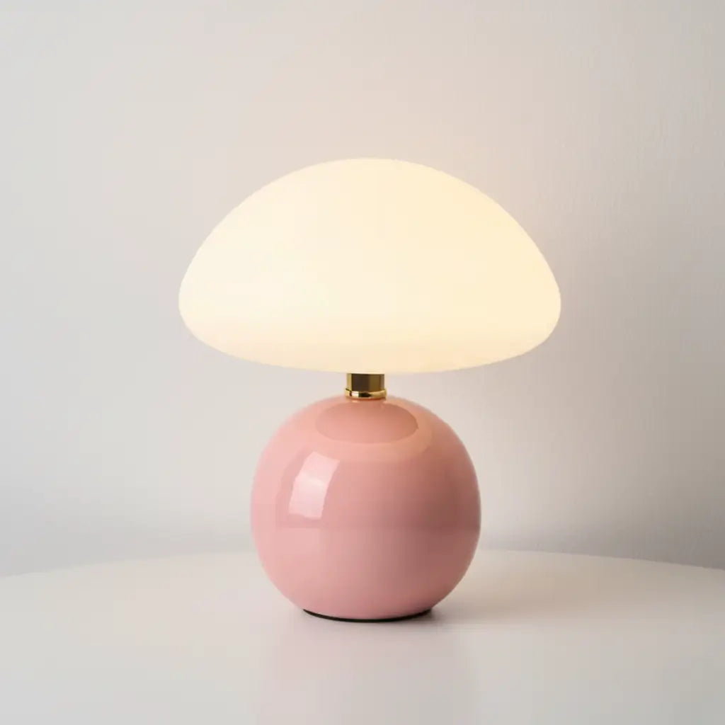 Abajur cogumelo de cerâmica rosa com design moderno e luz suave. Ideal para mesas de design e iluminação criativa