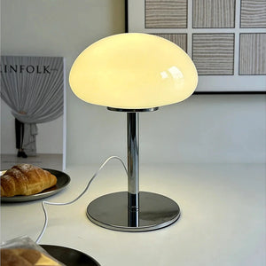Detalhe do Abajur Cogumelo de Vidro LED USB Creme Solvi