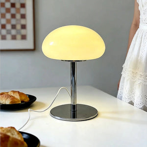 Abajur Cogumelo de Vidro LED USB Creme Solvi sobre mesa