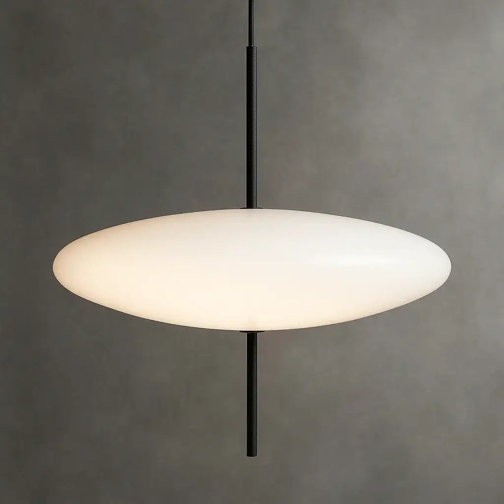 Detalhe da Luminária Pendente UFO 30cm branca minimalista em estrutura de alumínio e acrílico