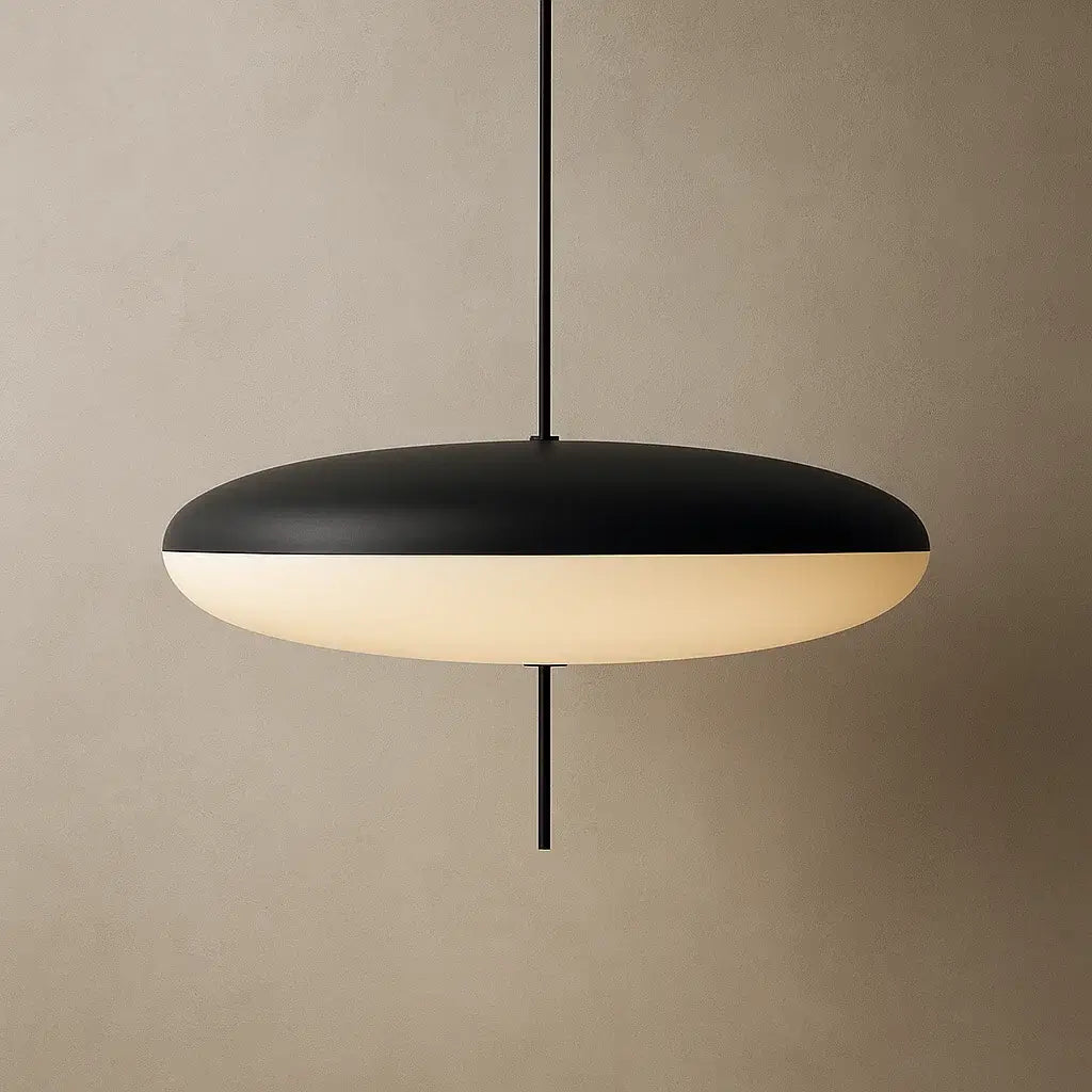 Luminária pendente UFO preto e branco em destaque, design moderno minimalista de 30cm.