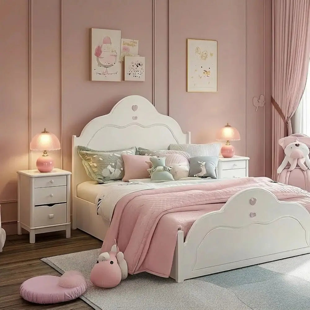 Vista de quarto contemporâneo rosa Radiantbr com par de abajures cogumelo rosa acesos sobre duas mesas de cabeceira, iluminando a cama de casal.