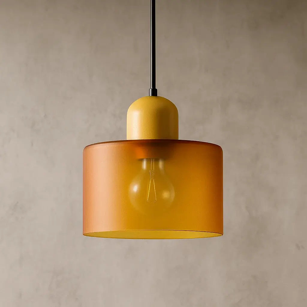 Luminária pendente de vidro laranja moderno minimalista Radiantbr iluminando ambiente sofisticado
